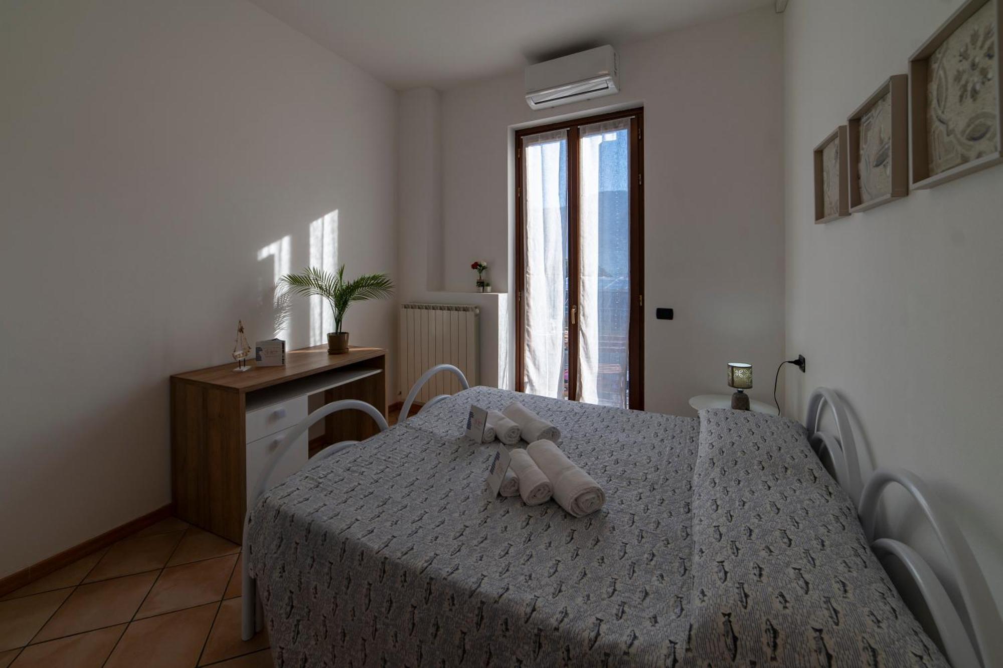 La Casa Dei Carta-New & Chic Apartment Lovere Bagian luar foto